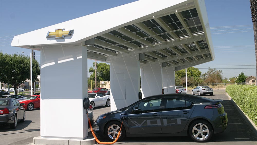 Chevrolet Volt a carregar com energia solar