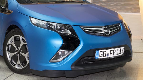 Opel Ampera azul eléctrico